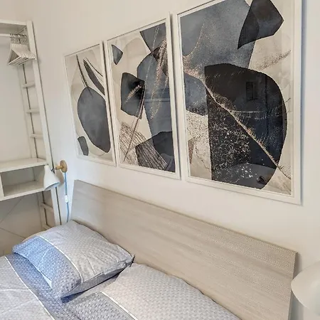 Daire Large New Stylish Studio Apt - Metro Fast Wifi A/c