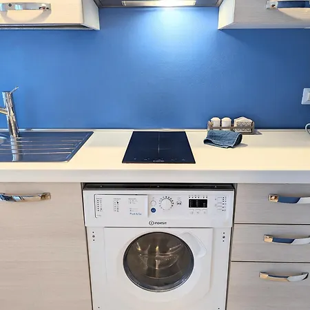 Large New Stylish Studio Apt - Metro Fast Wifi A/c شقة
